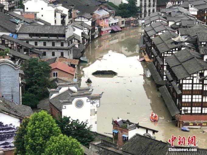 是放弃假期还是放弃更高工资的权利？游戏画面